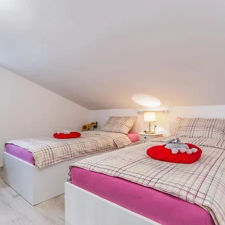 Ivana B4 N1 Apartman *