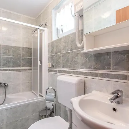 Apartman Ivana B4 N1 *