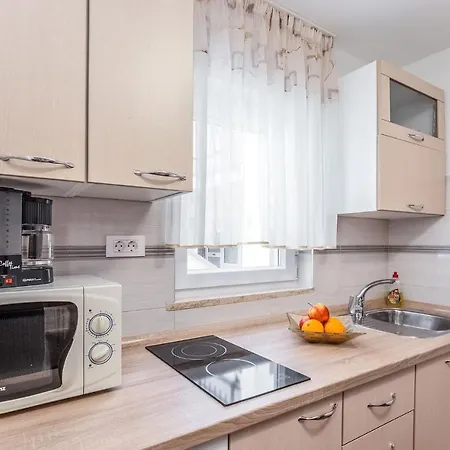 Apartman Ivana B4 N1 *