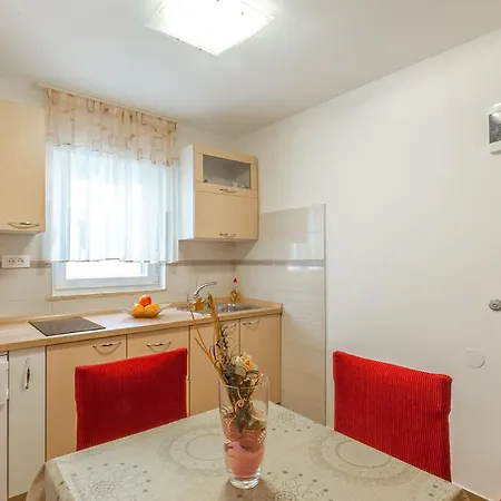 Apartman Ivana B4 N1 *